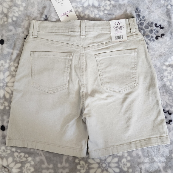 Classic rise jean shorts - Picture 3 of 4